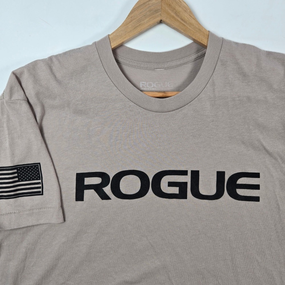 Rogue Fitness T Shirt Mens XL Tan American Flag Graphic Logo Gym Workout Tee